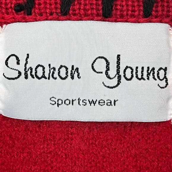 SHARON YOUNG Red Holiday Sweater Vest Small Trees Stars Elves Chalet - Picture 6 of 13